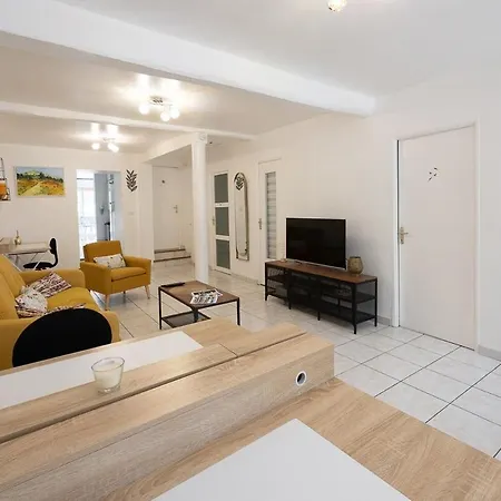 Casa Espérance - Spacious Fully Equipped - Garden, 3b, 6p Villa
